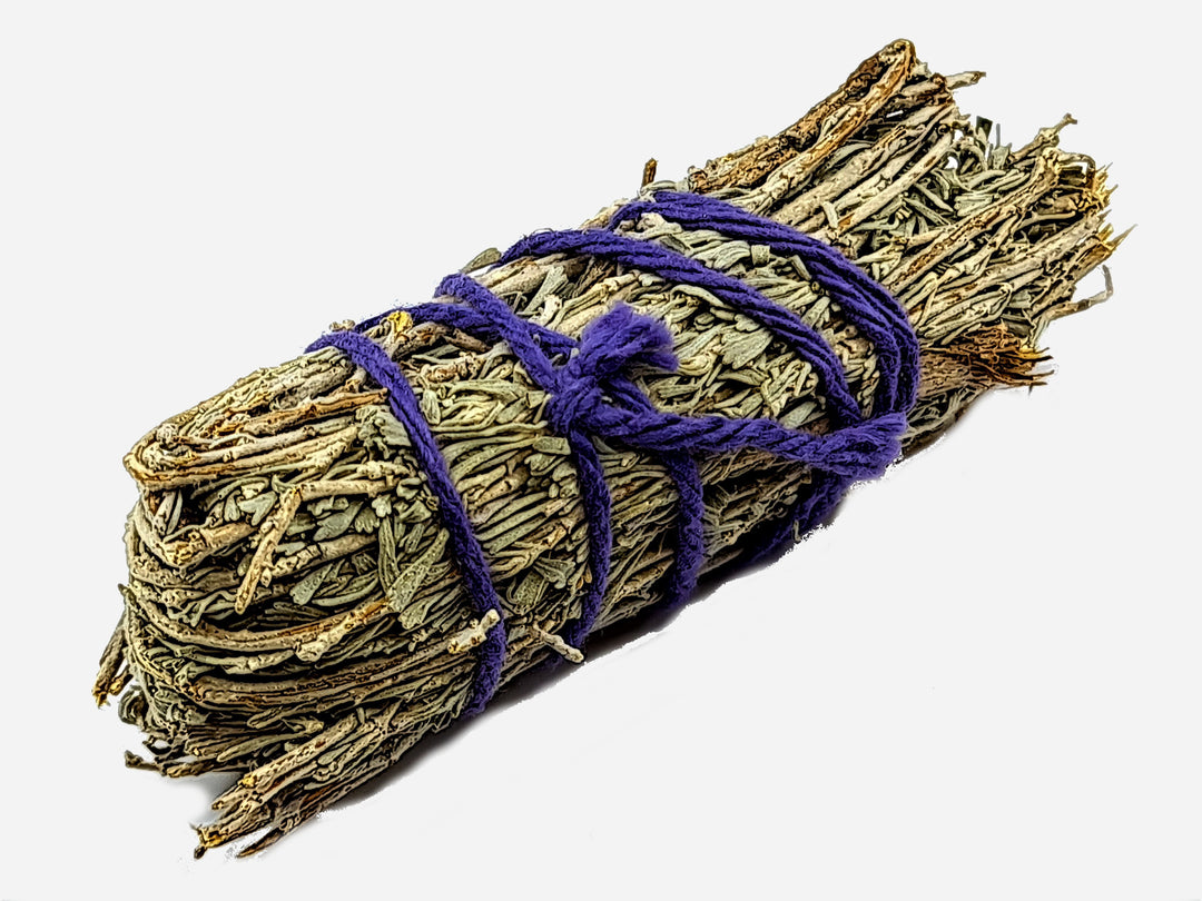 SAUGE DU DÉSERT - smudge stickBâton de fumigation de sauge du désert, utilisé pour la purification, le nettoyage et la protection. Chaque bâton mesure environ 8cm. Vendu individuellement. Issu du commerce équitable
