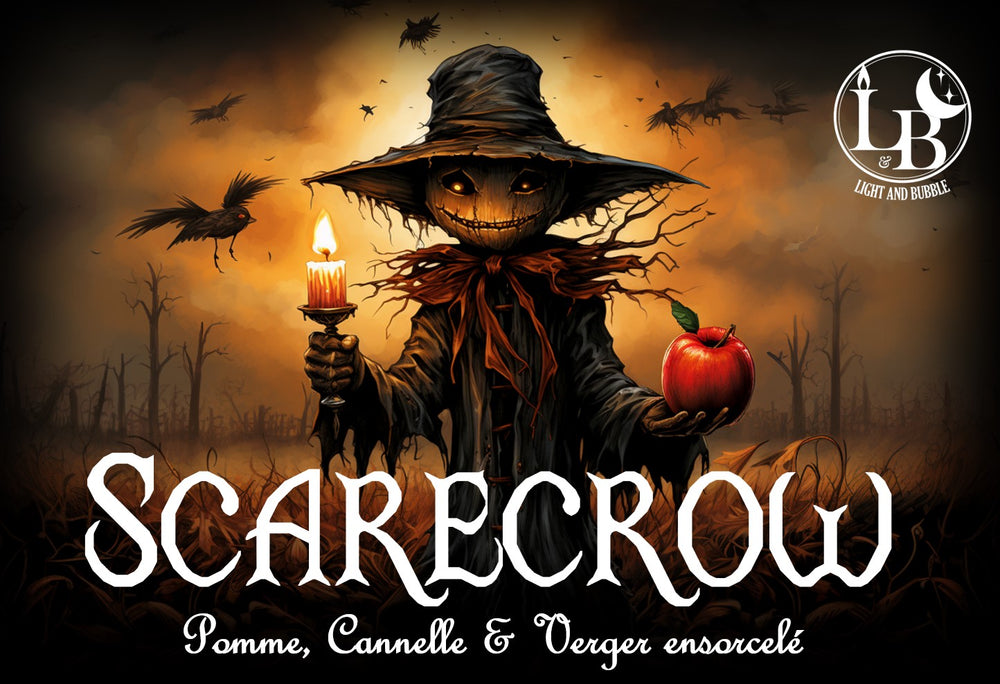 SCARECROW - bougieDescription -SEASONAL PRODUCT- Scarecrow est une manifestation d'automne évoquant des visions de vergers, de pommes mûres tombées au sol, de fruits rouges, de cannelle et de paille dorée. Détails 300ml ~45-50h cire de soja 100% naturelle